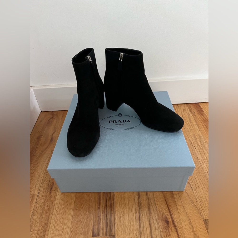 Prada suede booties EU 37 1/2 like new, original box, US size 7 1/2 - Picture 3 of 3